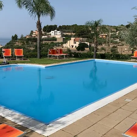 La Luna Nel Pozzo Aparthotel