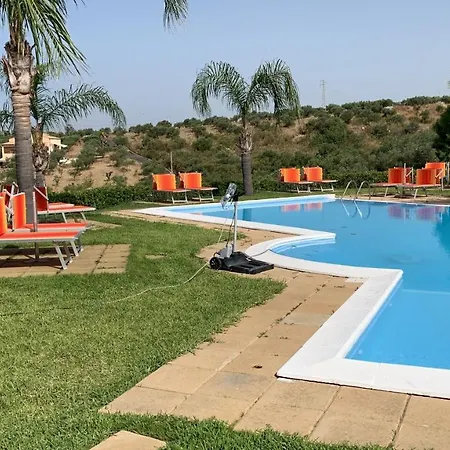 La Luna Nel Pozzo Aparthotel