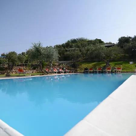 Aparthotel La Luna Nel Pozzo 4*