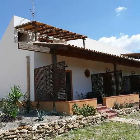 La Luna Nel Pozzo Aparthotel