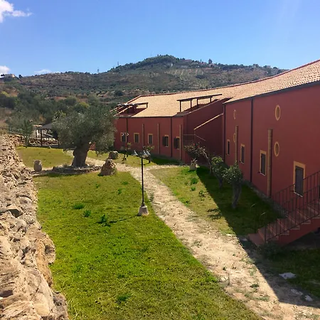 La Luna Nel Pozzo Aparthotel 4*