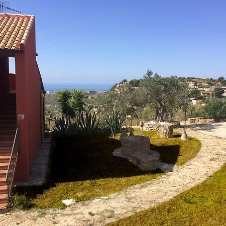 La Luna Nel Pozzo 4*