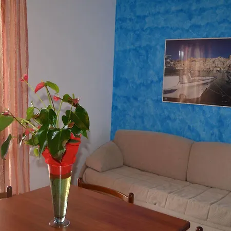 La Luna Nel Pozzo 4*