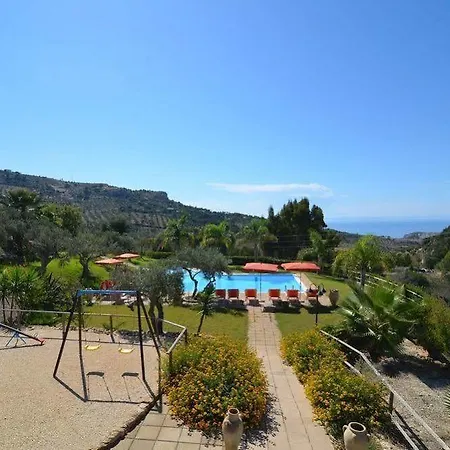 Aparthotel La Luna Nel Pozzo 4*